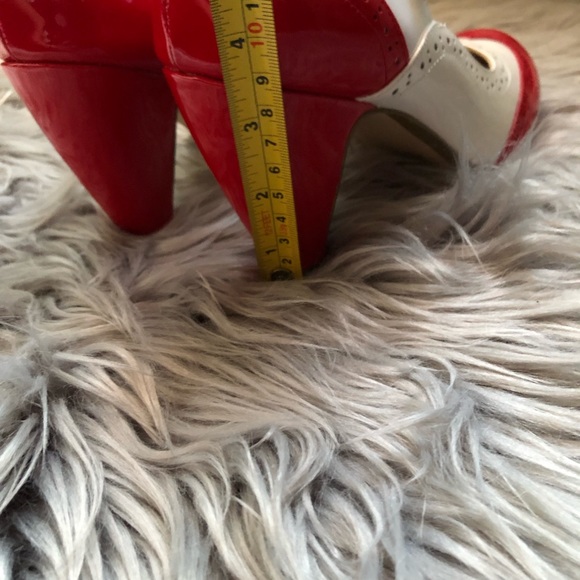 Red and white heeled saddle shoes, size 8 - Picture 6 of 7